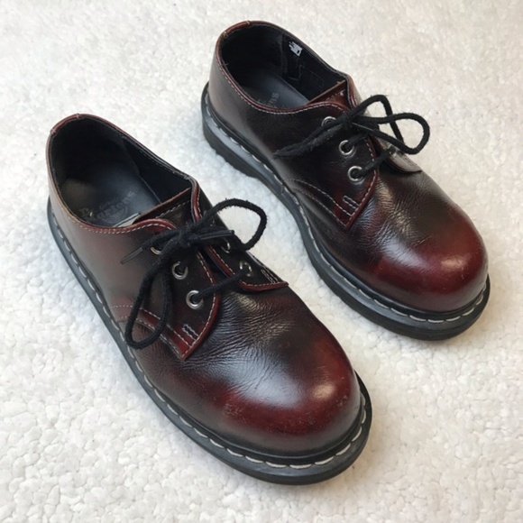 dr martens 1925 cherry red